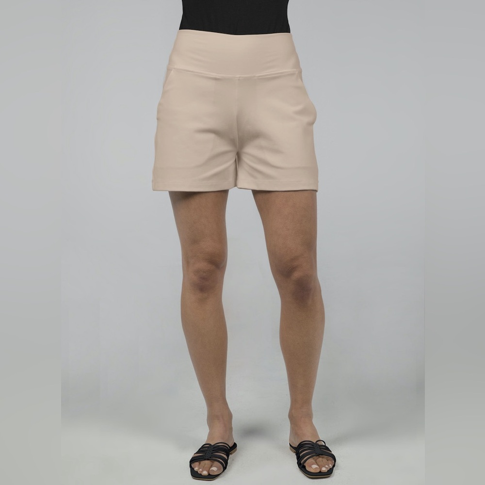 NWT KiraGrace High-Waist Short Cream Size Small